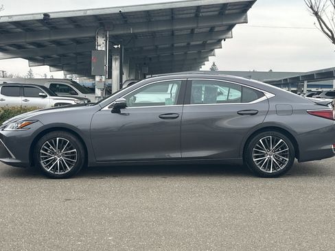 Used 2023 Lexus ES 300h w/ Premium Package image 7