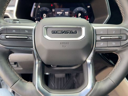 Used 2024 GMC Canyon Denali image 16