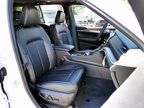 New 2026 Jeep Grand Cherokee Limited w/ Luxury Tech Group II image 15