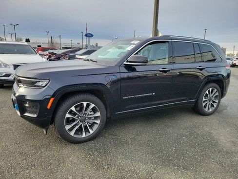 Used 2023 Jeep Grand Cherokee Overland w/ Advanced Protech Group III image 12