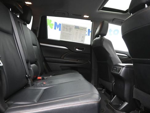 Used 2018 Toyota Highlander XLE image 8