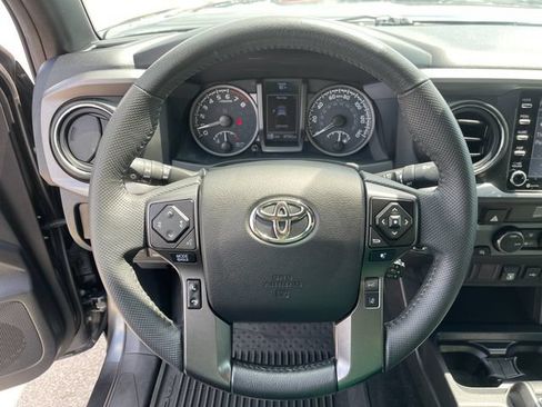 Used 2022 Toyota Tacoma TRD Off-Road AWD/4WD image 24