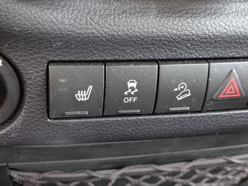 Used 2017 Jeep Wrangler Unlimited Rubicon w/ Connectivity Group image 26