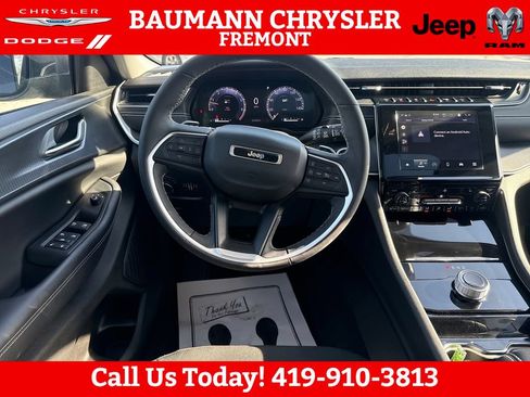 Used 2023 Jeep Grand Cherokee Laredo w/ Luxury Tech Group I AWD/4WD image 13
