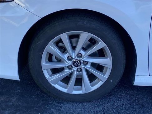 Used 2022 Toyota Camry LE image 9