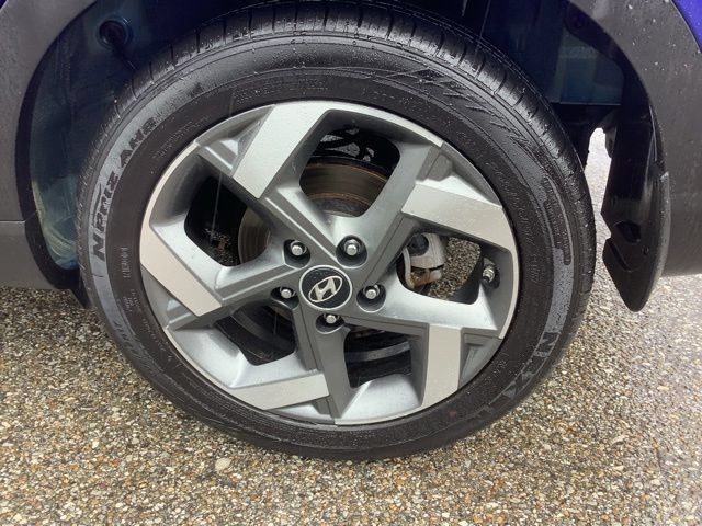 Certified 2025 Hyundai Venue SEL FWD image 35