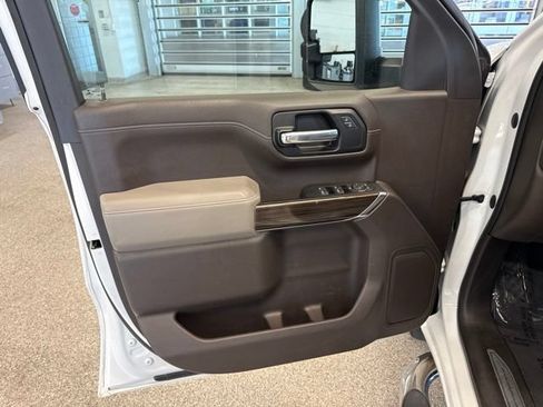 Certified 2021 Chevrolet Silverado 1500 LT w/ Z71 Off-Road Package AWD/4WD image 25