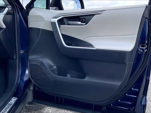 Used 2021 Toyota RAV4 XLE Premium image 22