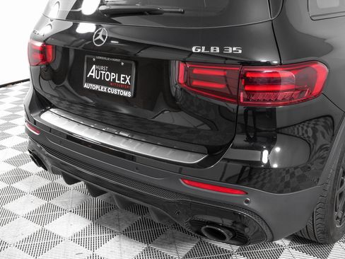 Used 2025 Mercedes-Benz GLB 35 AMG 4MATIC image 33