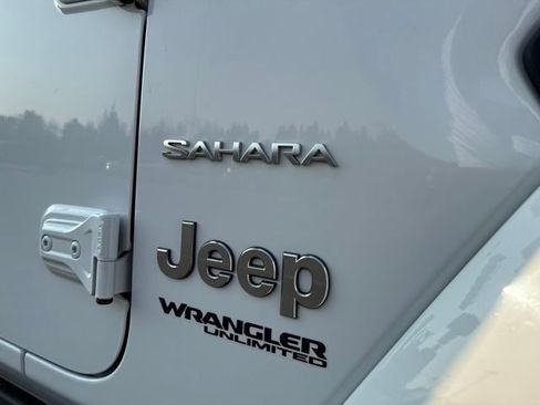 Used 2020 Jeep Wrangler Unlimited Sahara w/ LED Lighting Group AWD/4WD image 10
