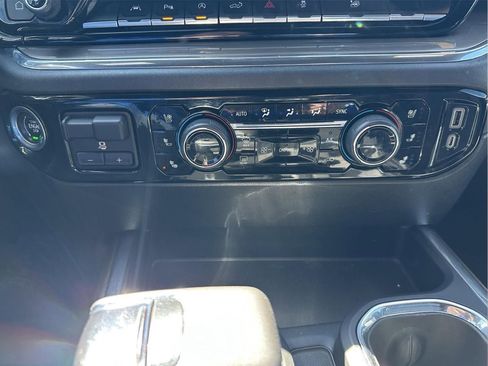 Used 2022 Chevrolet Silverado 1500 High Country image 24