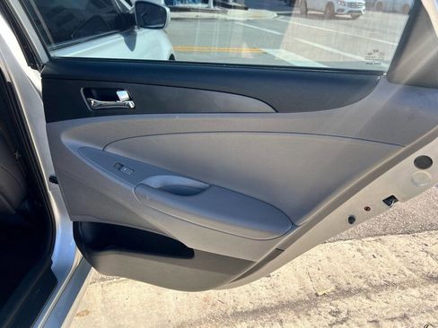 Used 2011 Hyundai Sonata SE w/ Navigation & Sunroof Pkg 4 FWD image 15