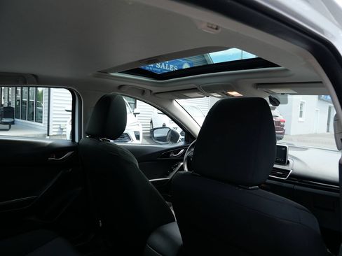 Used 2016 MAZDA MAZDA3 i Touring FWD image 22