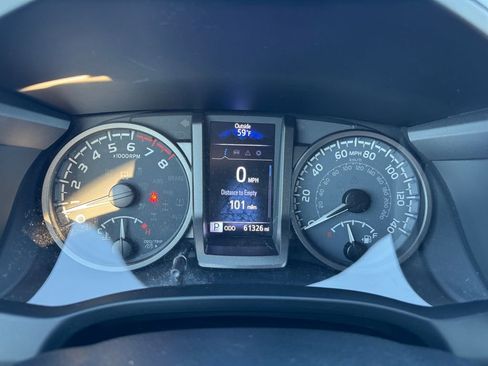 Used 2021 Toyota Tacoma TRD Sport image 15