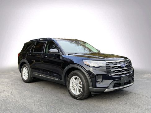 Used 2025 Ford Explorer Active image 2