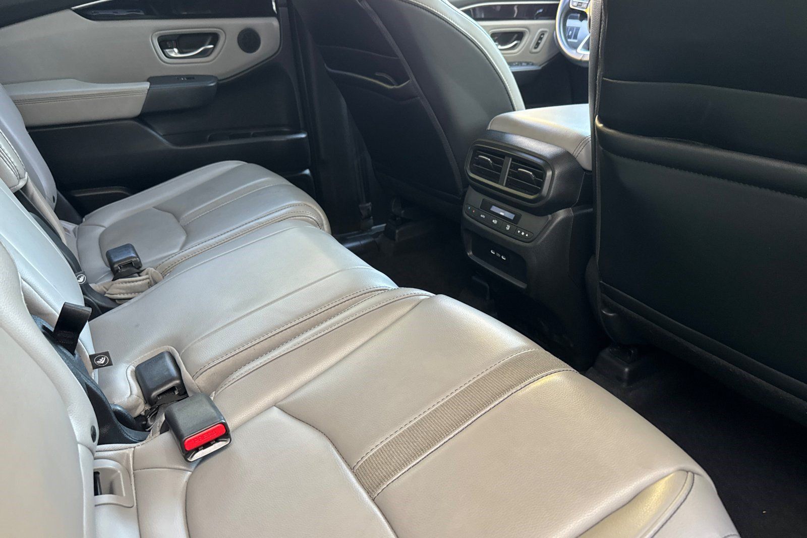 Used 2025 Honda Pilot EX-L image 32