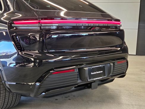 New 2026 Porsche Macan Turbo Electric AWD/4WD image 8