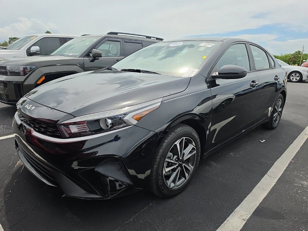 Certified 2024 Kia Forte LXS FWD image 4