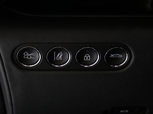 Used 2025 McLaren Artura Spider RWD image 15