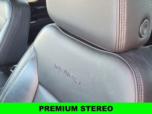 Used 2024 GMC Yukon XL Denali image 15