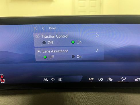 Used 2026 Buick Enclave Preferred AWD/4WD image 68