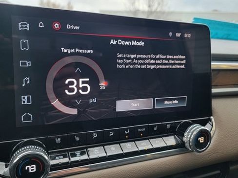 Used 2024 GMC Canyon Denali image 39