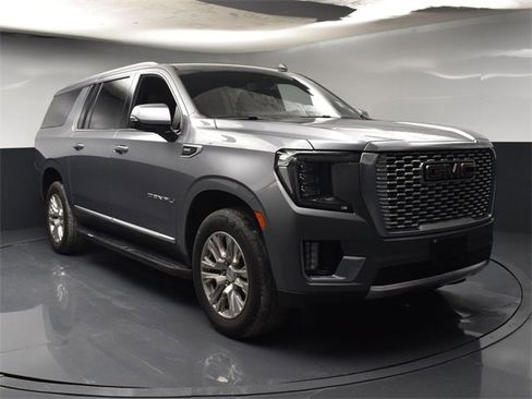 Used 2022 GMC Yukon XL Denali image 3