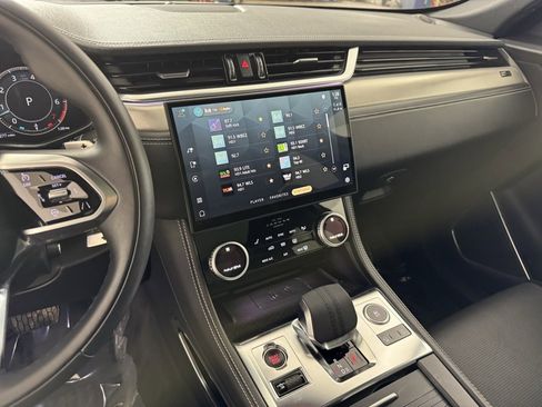 Used 2025 Jaguar F-PACE R-Dynamic S image 22