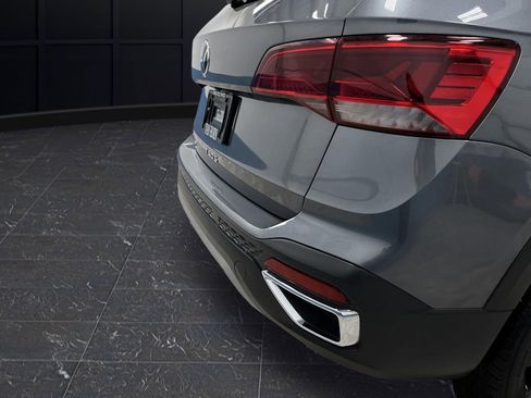 Used 2023 Volkswagen Taos SE w/ Black Wheel Package image 30