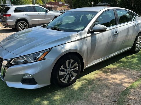 Used 2020 Nissan Altima 2.5 S FWD image 3