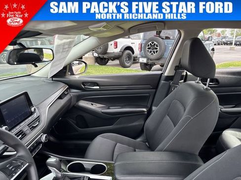 Used 2024 Nissan Altima 2.5 SV image 13