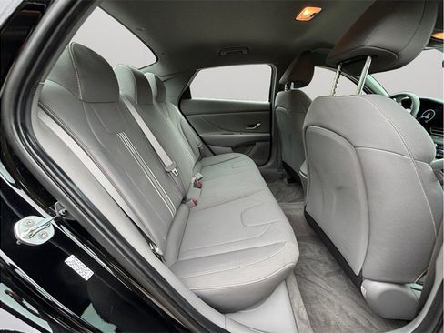 Used 2023 Hyundai Elantra SEL w/ Convenience Package image 36