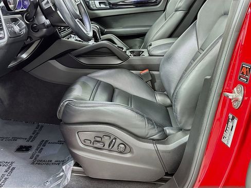 Used 2022 Porsche Cayenne Coupe image 22