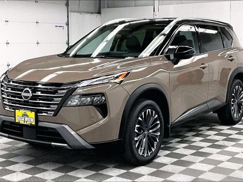 Used 2025 Nissan Rogue SL w/ Tech Package AWD/4WD image 12