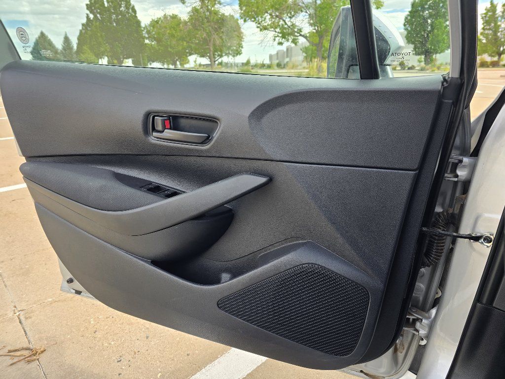 Used 2025 Toyota Corolla LE FWD image 18