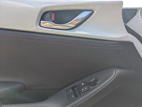 Used 2018 MAZDA MX-5 Miata Club image 17