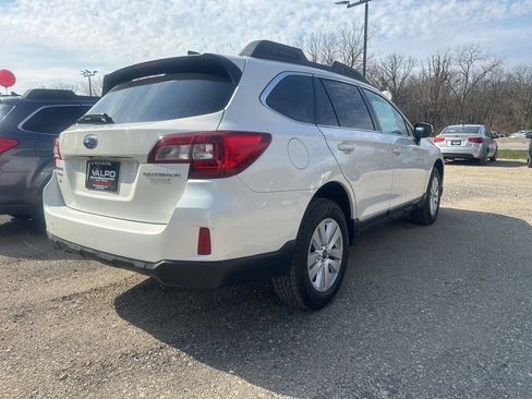 Used 2017 Subaru Outback 2.5i Premium image 9