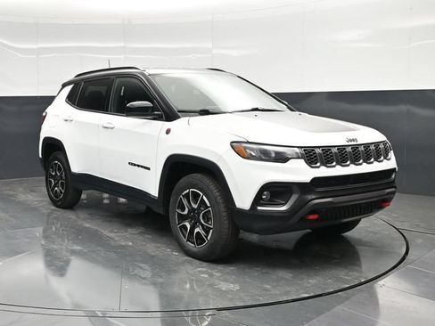 Certified 2025 Jeep Compass Trailhawk AWD/4WD image 6