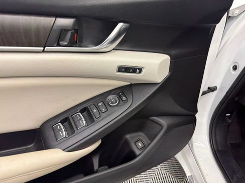 Used 2021 Honda Accord Touring image 12
