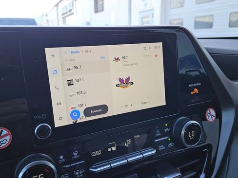 Used 2023 Toyota Highlander L image 17