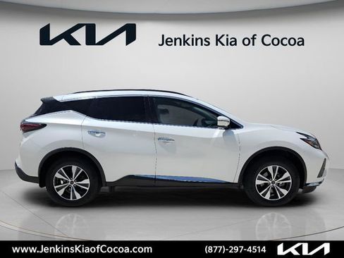 Used 2024 Nissan Murano SV FWD image 2