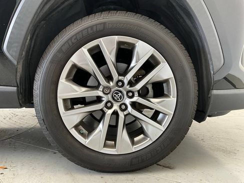 Used 2019 Toyota RAV4 XLE Premium w/ Cold Weather Package FWD image 18