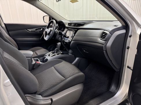 Used 2020 Nissan Rogue SV image 27