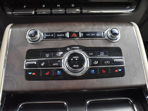 Used 2023 Lincoln Aviator Reserve w/ Equipment Group 201A image 9