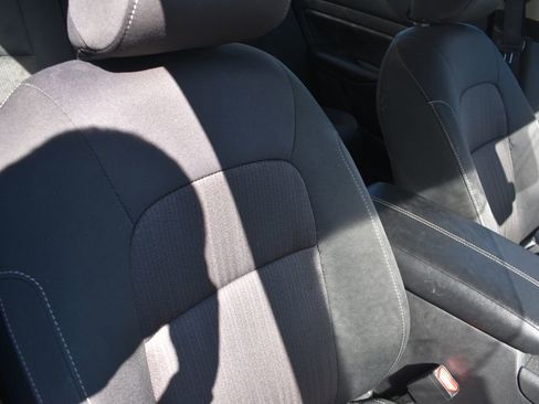 Used 2025 Nissan Altima 2.5 SV FWD image 22