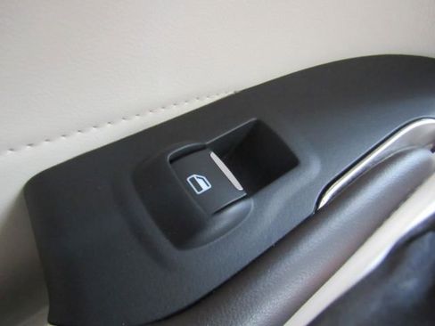 Used 2015 Lincoln MKC FWD w/ Equipment Group 102A Reserve image 31