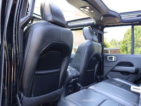 Used 2021 Jeep Wrangler Unlimited Sahara w/ Cold Weather Group AWD/4WD image 15