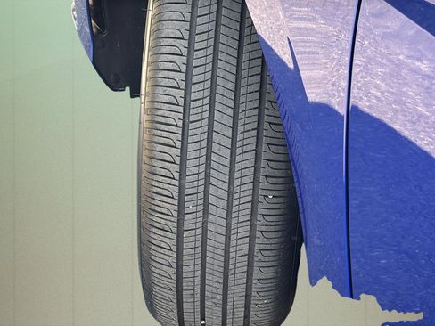 Certified 2025 Hyundai Elantra SE image 11