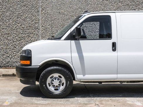 Used 2023 Chevrolet Express 3500 w/ Driver Convenience Package RWD image 16