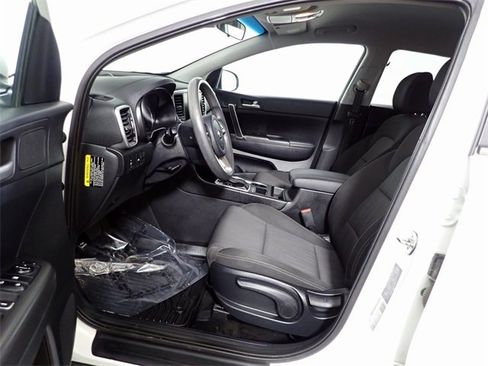 Used 2022 Kia Sportage LX image 15